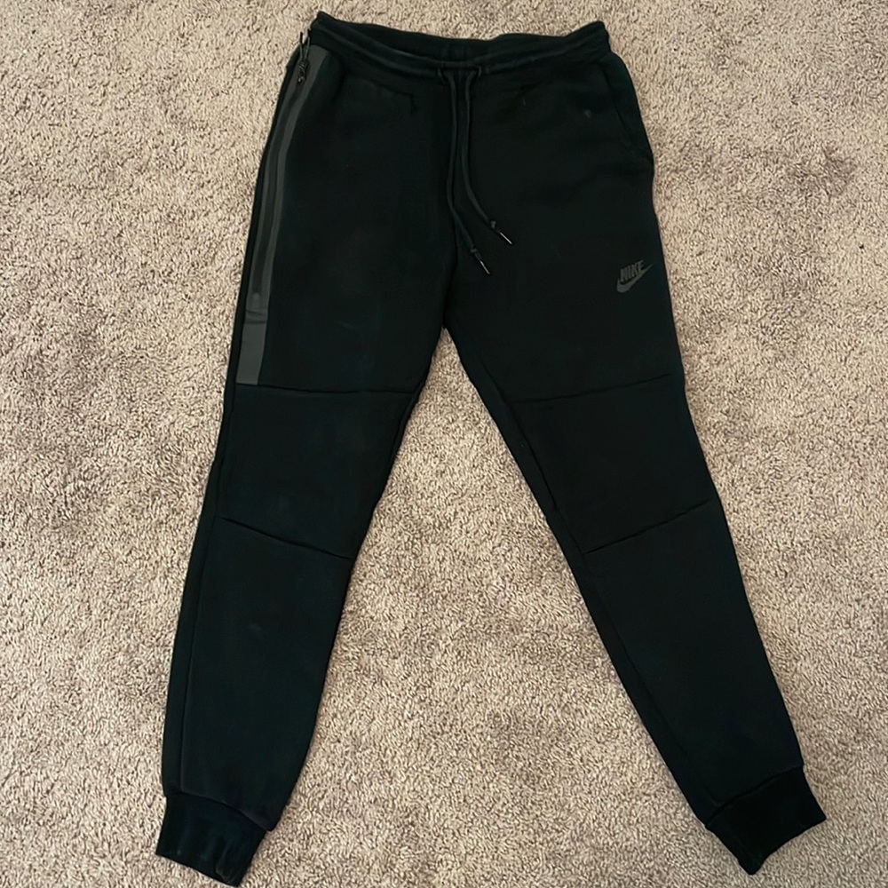 Nike tech fleece joggers size small